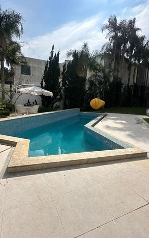 Casa de condomínio à venda com 936m², 4 quartos e 8 vagas Casa de condomínio à venda com 936m², 4 quartos e 8 vagasPiscina
