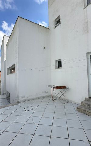 Casa de condomínio à venda com 936m², 4 quartos e 8 vagas Casa de condomínio à venda com 936m², 4 quartos e 8 vagasQuintal