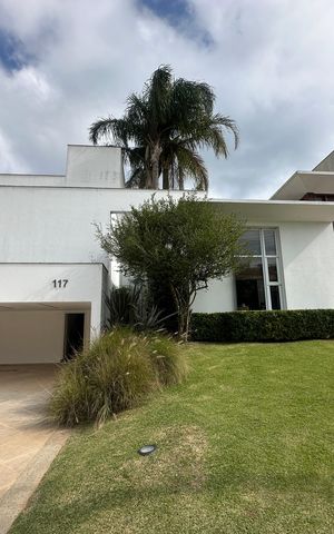 Casa de condomínio à venda com 936m², 4 quartos e 8 vagas Casa de condomínio à venda com 936m², 4 quartos e 8 vagasFachada
