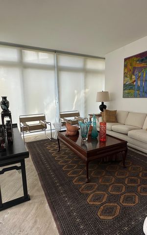 Casa de condomínio à venda com 936m², 4 quartos e 8 vagas Casa de condomínio à venda com 936m², 4 quartos e 8 vagasSala