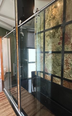 Casa de condomínio à venda com 936m², 4 quartos e 8 vagas Casa de condomínio à venda com 936m², 4 quartos e 8 vagasBanheiro da Suíte 1
