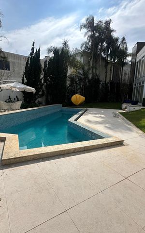 Casa de condomínio à venda com 936m², 4 quartos e 8 vagas Casa de condomínio à venda com 936m², 4 quartos e 8 vagasPiscina