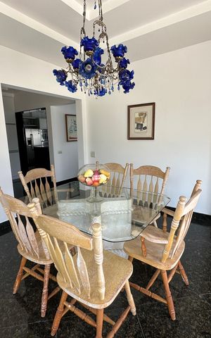 Casa de condomínio à venda com 936m², 4 quartos e 8 vagas Casa de condomínio à venda com 936m², 4 quartos e 8 vagasCopa