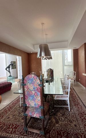 Casa de condomínio à venda com 936m², 4 quartos e 8 vagas Casa de condomínio à venda com 936m², 4 quartos e 8 vagasSala de Jantar
