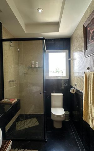 Casa de condomínio à venda com 936m², 4 quartos e 8 vagas Casa de condomínio à venda com 936m², 4 quartos e 8 vagasBanheiro da Suíte 3