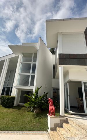 Casa de condomínio à venda com 936m², 4 quartos e 8 vagas Casa de condomínio à venda com 936m², 4 quartos e 8 vagasÁrea externa
