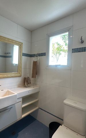 Casa de condomínio à venda com 936m², 4 quartos e 8 vagas Casa de condomínio à venda com 936m², 4 quartos e 8 vagasÁrea comum