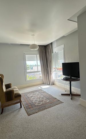 Casa de condomínio à venda com 936m², 4 quartos e 8 vagas Casa de condomínio à venda com 936m², 4 quartos e 8 vagasSuíte 3