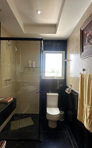 Casa de condomínio à venda com 936m², 4 quartos e 8 vagas Casa de condomínio à venda com 936m², 4 quartos e 8 vagasBanheiro da Suíte 3