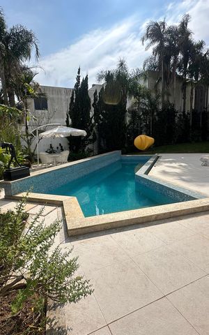 Casa de condomínio à venda com 936m², 4 quartos e 8 vagas Casa de condomínio à venda com 936m², 4 quartos e 8 vagasPiscina