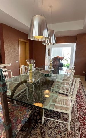 Casa de condomínio à venda com 936m², 4 quartos e 8 vagas Casa de condomínio à venda com 936m², 4 quartos e 8 vagasSala de Jantar