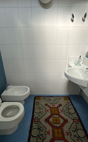 Casa de condomínio à venda com 936m², 4 quartos e 8 vagas Casa de condomínio à venda com 936m², 4 quartos e 8 vagasBanheiro da Suíte 2