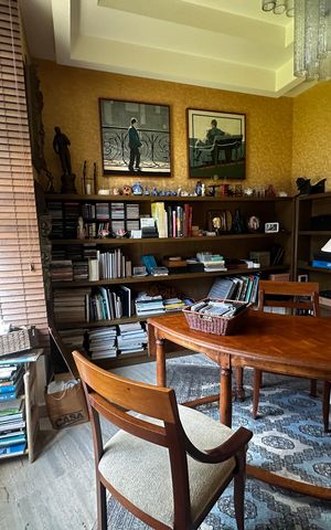 Casa de condomínio à venda com 936m², 4 quartos e 8 vagas Casa de condomínio à venda com 936m², 4 quartos e 8 vagasEscritório