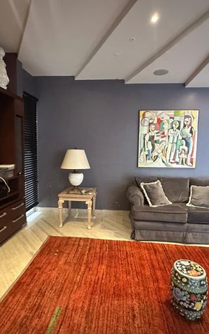 Casa de condomínio à venda com 936m², 4 quartos e 8 vagas Casa de condomínio à venda com 936m², 4 quartos e 8 vagasSala de TV