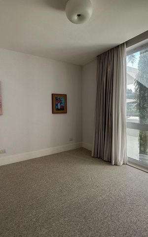 Casa de condomínio à venda com 936m², 4 quartos e 8 vagas Casa de condomínio à venda com 936m², 4 quartos e 8 vagasSuíte 2