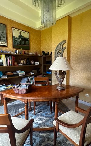 Casa de condomínio à venda com 936m², 4 quartos e 8 vagas Casa de condomínio à venda com 936m², 4 quartos e 8 vagasEscritório
