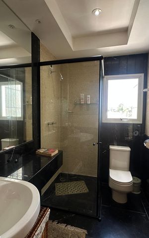 Casa de condomínio à venda com 936m², 4 quartos e 8 vagas Casa de condomínio à venda com 936m², 4 quartos e 8 vagasBanheiro da Suíte 3