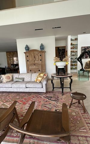 Casa de condomínio à venda com 936m², 4 quartos e 8 vagas Casa de condomínio à venda com 936m², 4 quartos e 8 vagasSala