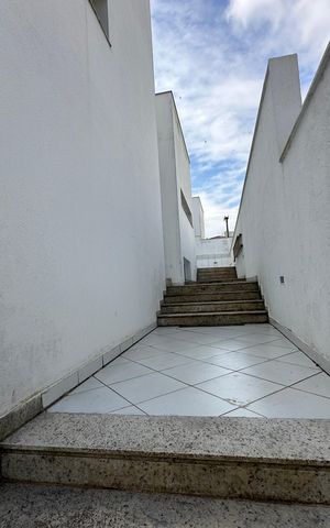 Casa de condomínio à venda com 936m², 4 quartos e 8 vagas Casa de condomínio à venda com 936m², 4 quartos e 8 vagasQuintal