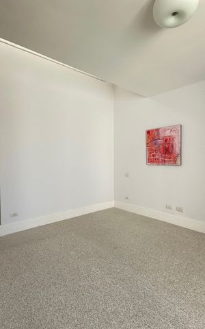 Casa de condomínio à venda com 936m², 4 quartos e 8 vagas Casa de condomínio à venda com 936m², 4 quartos e 8 vagasSuíte 2