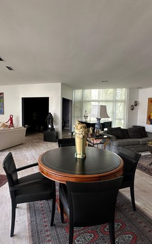 Casa de condomínio à venda com 936m², 4 quartos e 8 vagas Casa de condomínio à venda com 936m², 4 quartos e 8 vagasSala