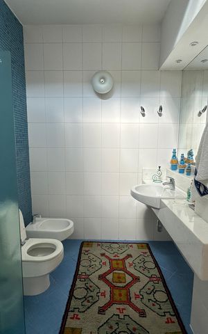 Casa de condomínio à venda com 936m², 4 quartos e 8 vagas Casa de condomínio à venda com 936m², 4 quartos e 8 vagasBanheiro da Suíte 2