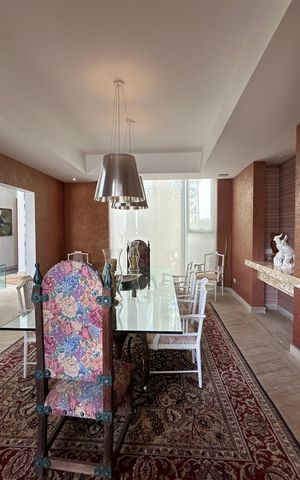 Casa de condomínio à venda com 936m², 4 quartos e 8 vagas Casa de condomínio à venda com 936m², 4 quartos e 8 vagasSala de Jantar