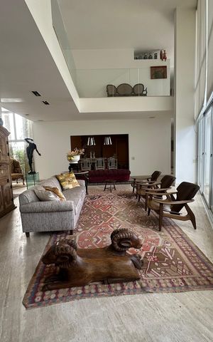 Casa de condomínio à venda com 936m², 4 quartos e 8 vagas Casa de condomínio à venda com 936m², 4 quartos e 8 vagasSala