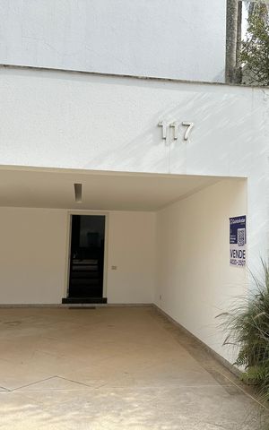 Casa de condomínio à venda com 936m², 4 quartos e 8 vagas Casa de condomínio à venda com 936m², 4 quartos e 8 vagasFachada