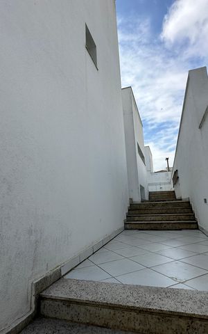 Casa de condomínio à venda com 936m², 4 quartos e 8 vagas Casa de condomínio à venda com 936m², 4 quartos e 8 vagasQuintal