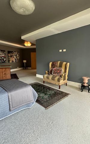 Casa de condomínio à venda com 936m², 4 quartos e 8 vagas Casa de condomínio à venda com 936m², 4 quartos e 8 vagasSuíte 1