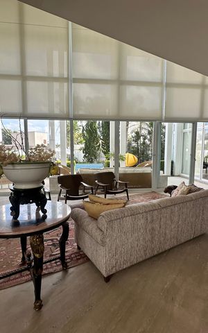 Casa de condomínio à venda com 936m², 4 quartos e 8 vagas Casa de condomínio à venda com 936m², 4 quartos e 8 vagasSala