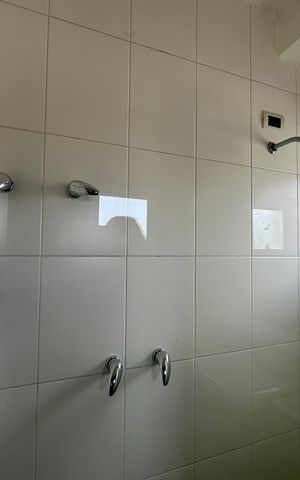 Casa de condomínio à venda com 936m², 4 quartos e 8 vagas Casa de condomínio à venda com 936m², 4 quartos e 8 vagasBanheiro da Suíte 4