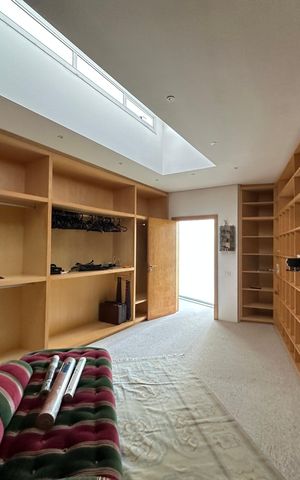 Casa de condomínio à venda com 936m², 4 quartos e 8 vagas Casa de condomínio à venda com 936m², 4 quartos e 8 vagasCloset da suíte 1