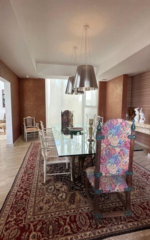 Casa de condomínio à venda com 936m², 4 quartos e 8 vagas Casa de condomínio à venda com 936m², 4 quartos e 8 vagasSala de Jantar