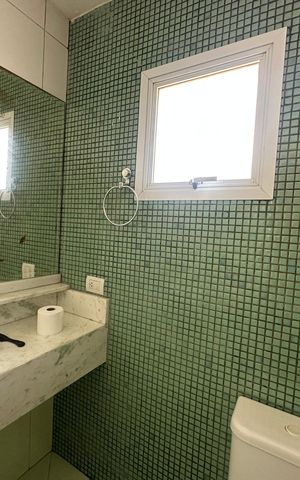Casa de condomínio à venda com 936m², 4 quartos e 8 vagas Casa de condomínio à venda com 936m², 4 quartos e 8 vagasBanheiro da Suíte 4