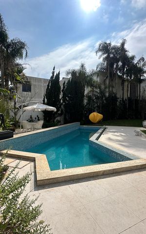 Casa de condomínio à venda com 936m², 4 quartos e 8 vagas Casa de condomínio à venda com 936m², 4 quartos e 8 vagasPiscina