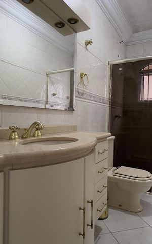Casa à venda com 230m², 3 quartos e 4 vagas