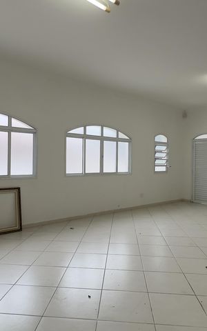 Casa à venda com 230m², 3 quartos e 4 vagas Casa à venda com 230m², 3 quartos e 4 vagasEdícula