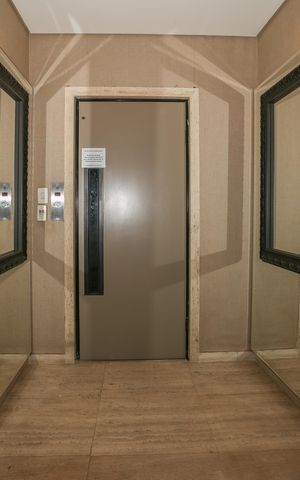 Apartamento à venda com 247m², 4 quartos e 4 vagas Apartamento à venda com 247m², 4 quartos e 4 vagasHall do Elevador