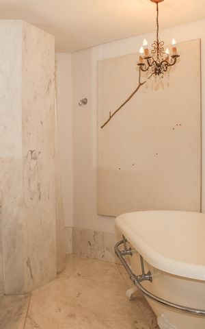 Apartamento à venda com 247m², 4 quartos e 4 vagas Apartamento à venda com 247m², 4 quartos e 4 vagasBanheiro da Suíte 1