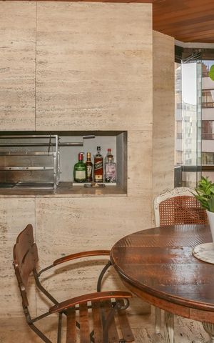 Apartamento à venda com 247m², 4 quartos e 4 vagas Apartamento à venda com 247m², 4 quartos e 4 vagasSala