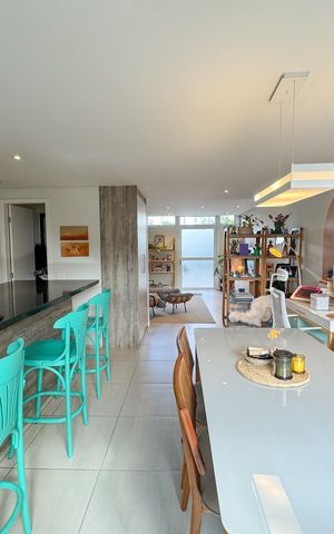 Casa à venda com 190m², 3 quartos e 4 vagas Casa à venda com 190m², 3 quartos e 4 vagasSala