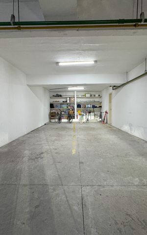 Casa à venda com 190m², 3 quartos e 4 vagas Casa à venda com 190m², 3 quartos e 4 vagasÁrea externa