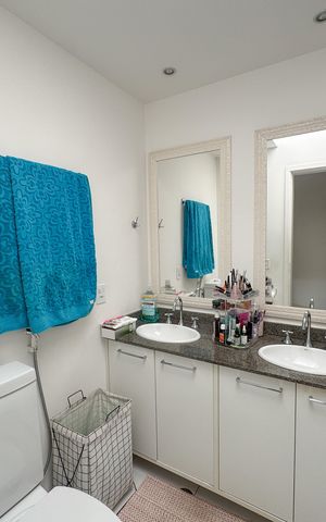 Casa à venda com 190m², 3 quartos e 4 vagas Casa à venda com 190m², 3 quartos e 4 vagasBanheiro