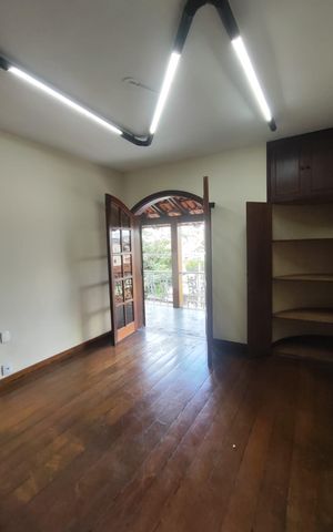 Casa à venda com 460m², 6 quartos e 4 vagas