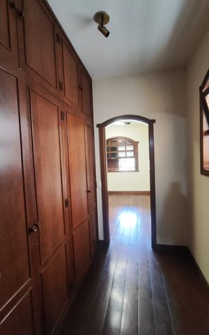 Casa à venda com 460m², 6 quartos e 4 vagas