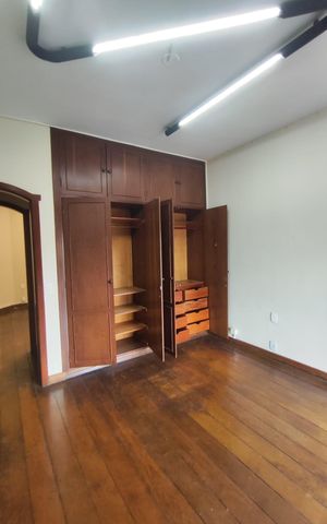 Casa à venda com 460m², 6 quartos e 4 vagas