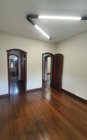 Casa à venda com 460m², 6 quartos e 4 vagas
