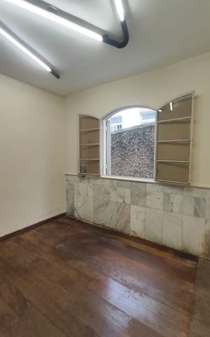 Casa à venda com 460m², 6 quartos e 4 vagas